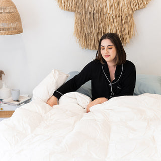 Luxurious Sienna Living Goose Feather Down Quilt, crafted with 80% goose down and 20% ethically sourced feathers, ensures warmth and comfort on cold nights.
